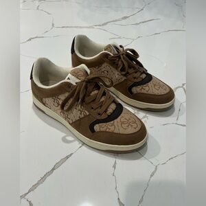 NWT Guess Men's Brown Low-Top Sneakers